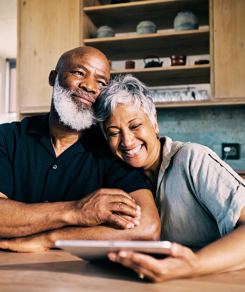 Couple discussing retirement plan options